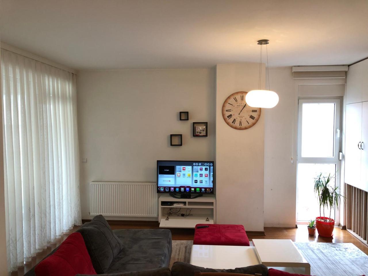 Apartment Prishtina プリシュティナ エクステリア 写真